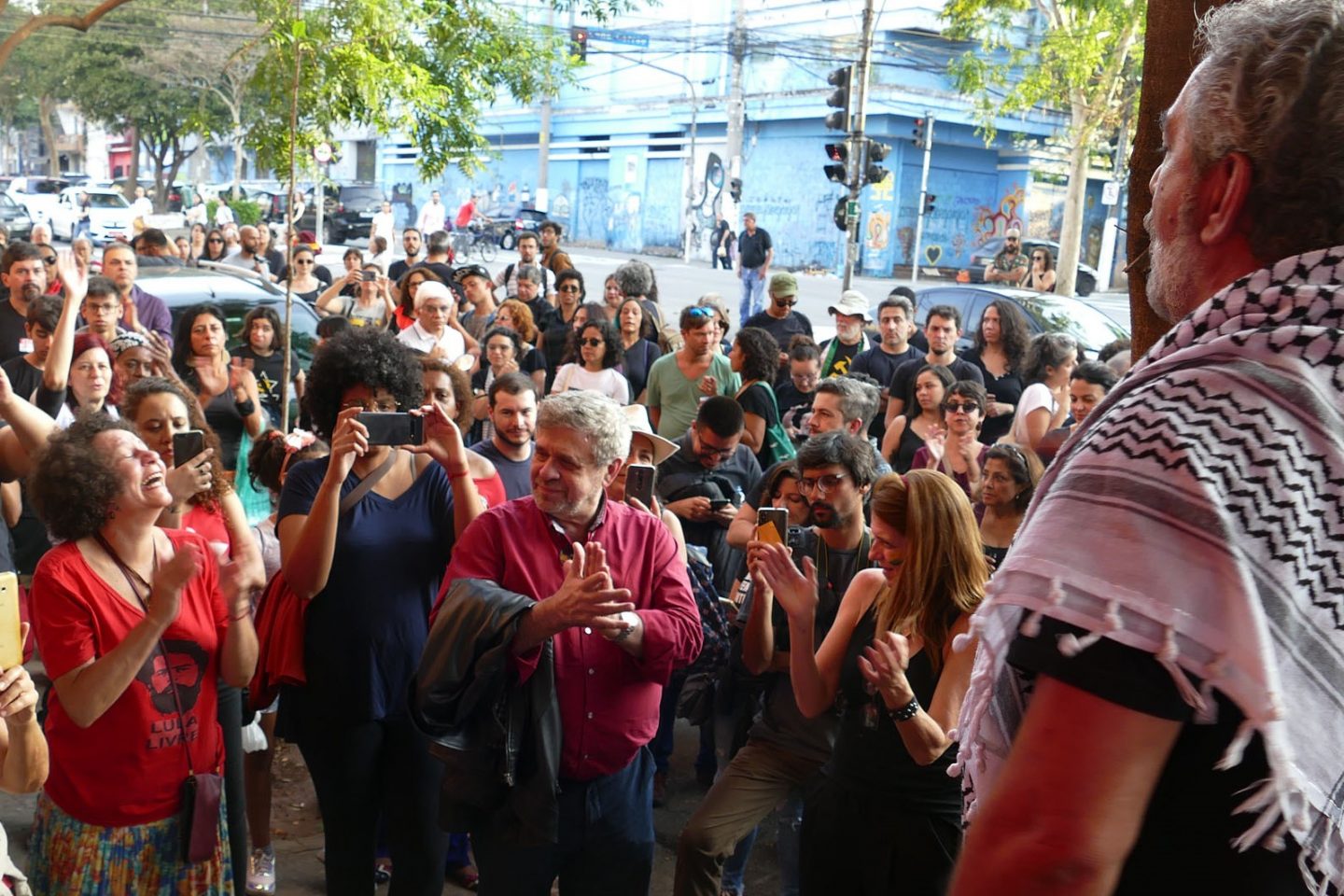 Ato de desagravo no restaurante palestino Al Janiah que emprega refugiados e foi alvo de atentado com garrafas e gás pimenta na capital paulista em 2019: São Paulo lidera registros de crimes de ódio no Brasil (Foto: Jorge Araújo/Fotos Públicas - 07/09/2019)