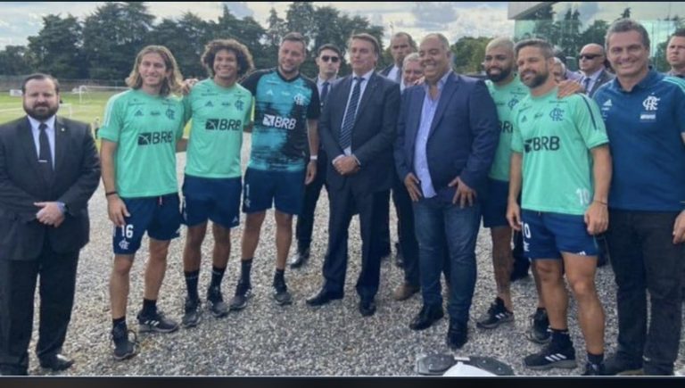 Filipe Luis, Willian Arão, Diego Alves, Bolsonaro, Marcos Braz, Gabigol e Diego: apoio. Reprodução do Twitter