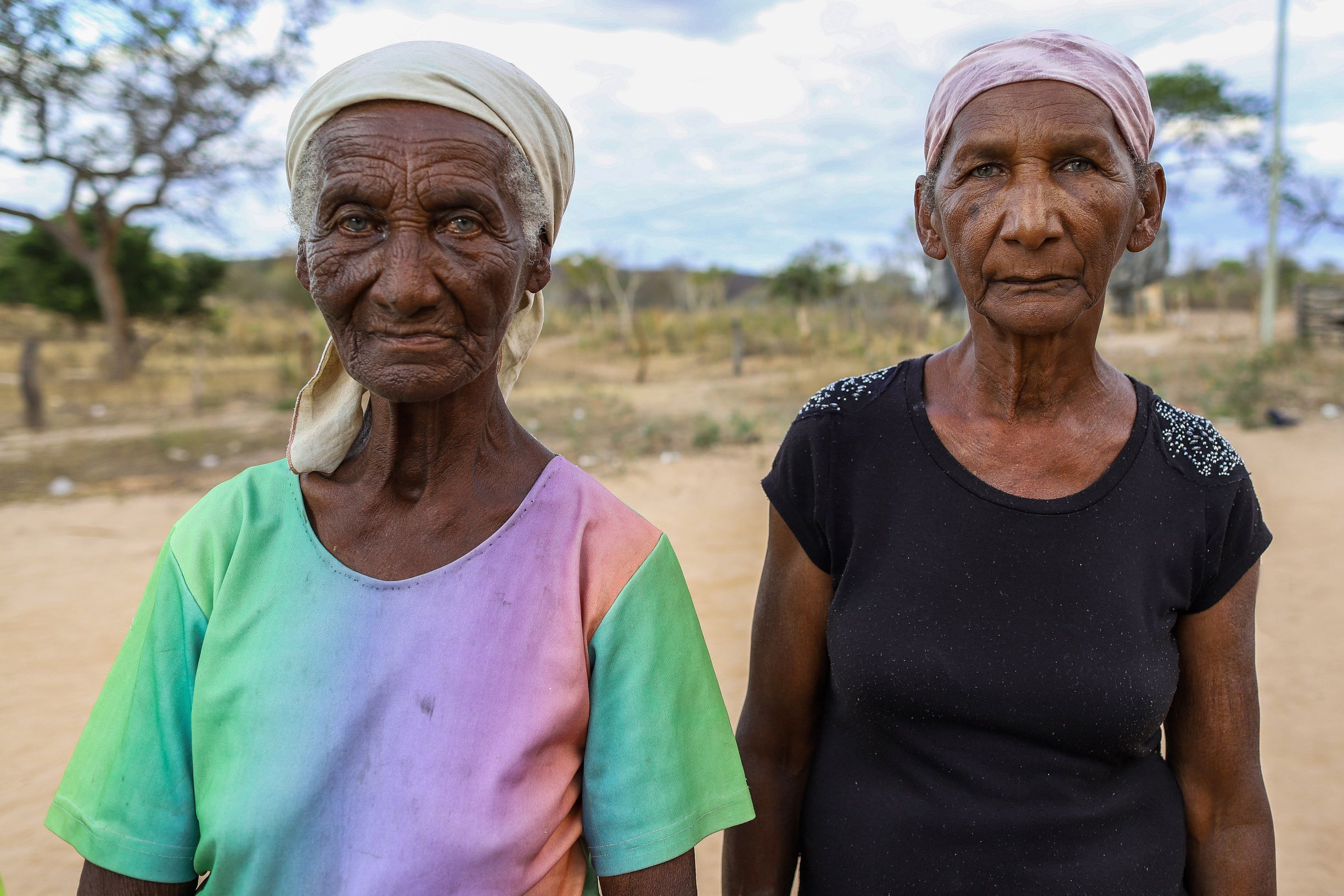 Heloísa Ferreira (direita), 67 anos, ao lado da irmã, Sebastiana, de 86: "A seca e o modo de viver mudaram muito" (Foto: Flávio Tavares)