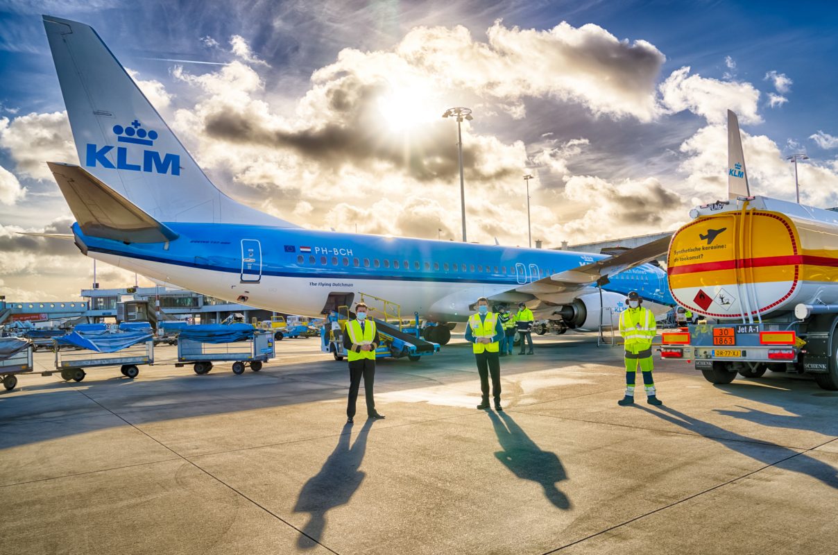 Avião da KLM voa com 5% de combustível de aviação sustentável