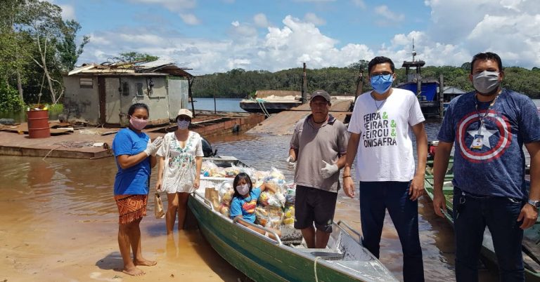 Ação da campanha Mercado Solidário na pandemia em Tarumã (AM): logística na Amazônia requer conhecimento das particularidades regionais (Foto: Onisafra)