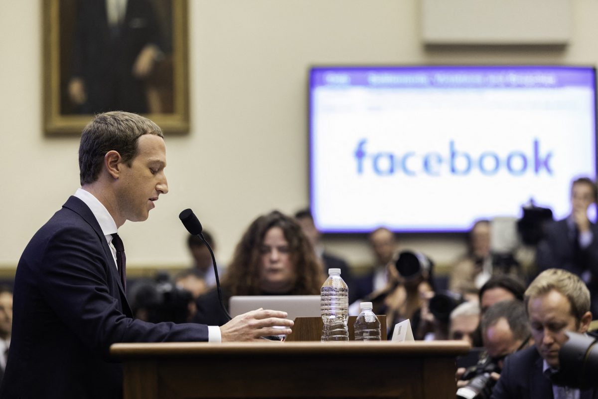 Facebook combate mentiras climáticas: Mark Zuckerberg, CEO do Facebook, presta depoimento no Comitê de Serviços Financeiros do Congresso americano. Foto Aurora Samperio/ NurPhoto/AFP. Outubro/2019