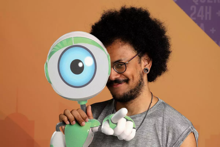 Participante do BBB21, João Luiz Pedrosa e seu black power protagonizaram reflexão sobre o significado do cabelo para o movimento negro