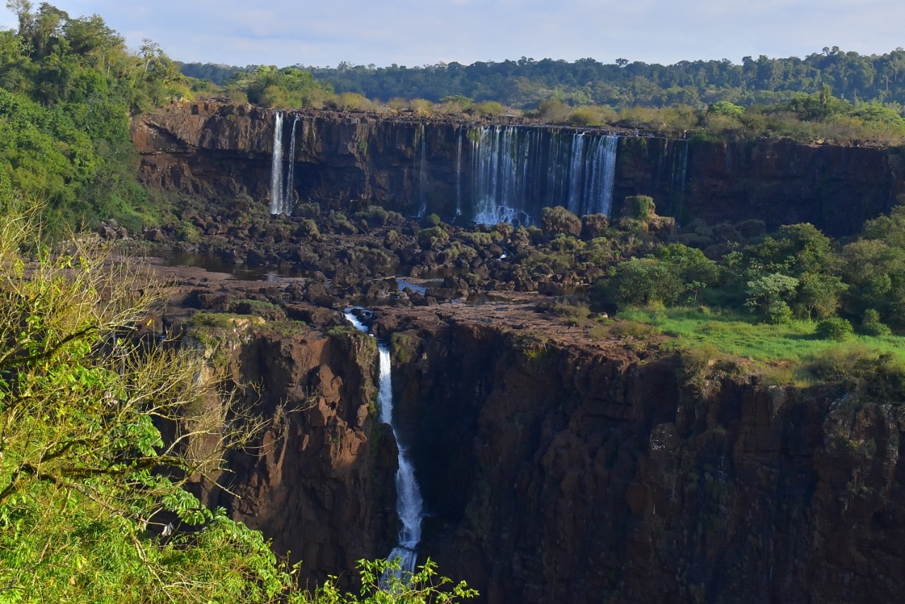Crise hídrica: vazão reduzida vista das Cataratas do Iguaçu. Foto Nilton Rolim/Parque Nacional do Iguaçu