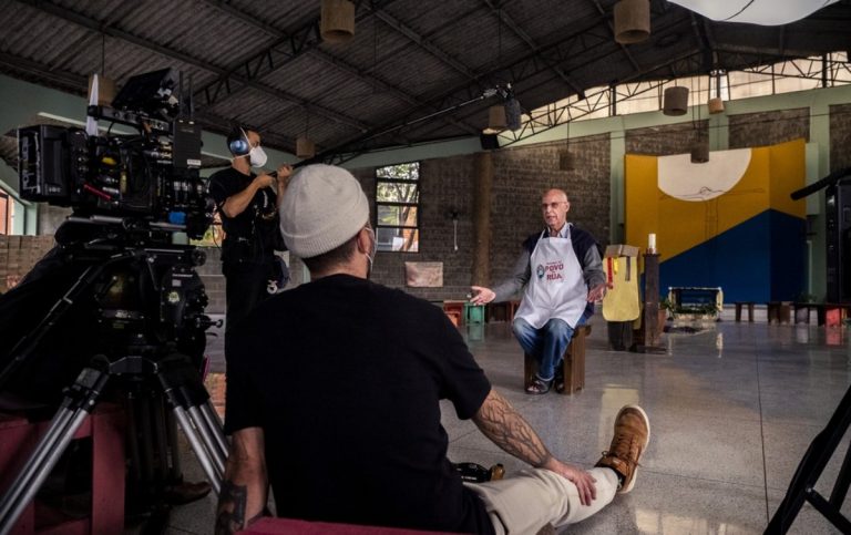 Padre Julio Lancellotti em seu depoimento no filme: cruzada. Foto Amanda Barros/divulgação
