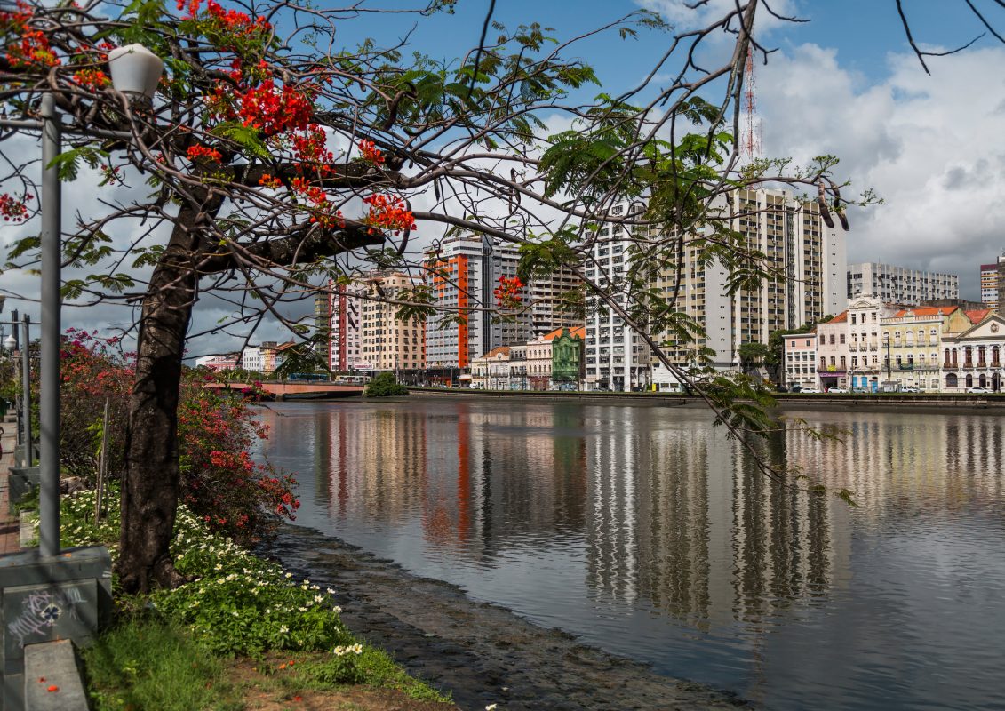 Vista do Rio Capibaribe na região central do Recife