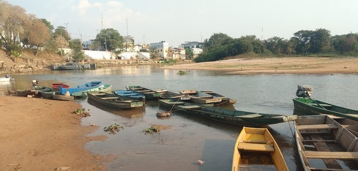 Rio Paraguai com nível mais baixo da história em Cáceres: seca ameaça navegação e dificulta combate a incêndios (Foto: Defesa Civil/MT)