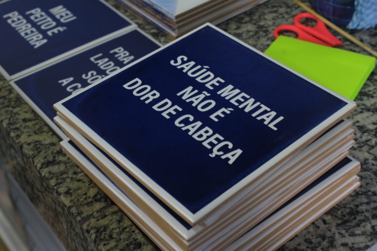 Entre as desordens mentais relatadas pelos moradores da Maré estão os episódios depressivos (26,6%) e a ansiedade (25,5%). Foto Thaynawho. Agosto/2021