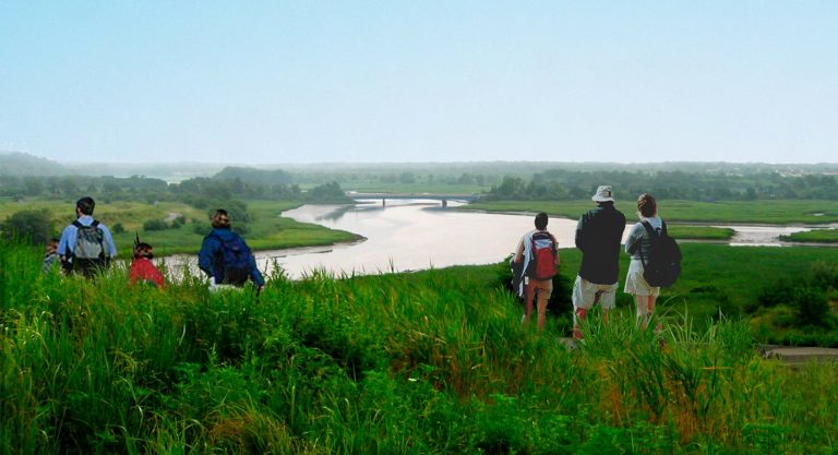 Visitantes no Parque Fresh Kills: maior aterro sanitário do mundo, receptor do lixo dos destroços das torres gêmeas, vira área verde em Nova York (Foto: Parque Fresh Kills/divulgação)
