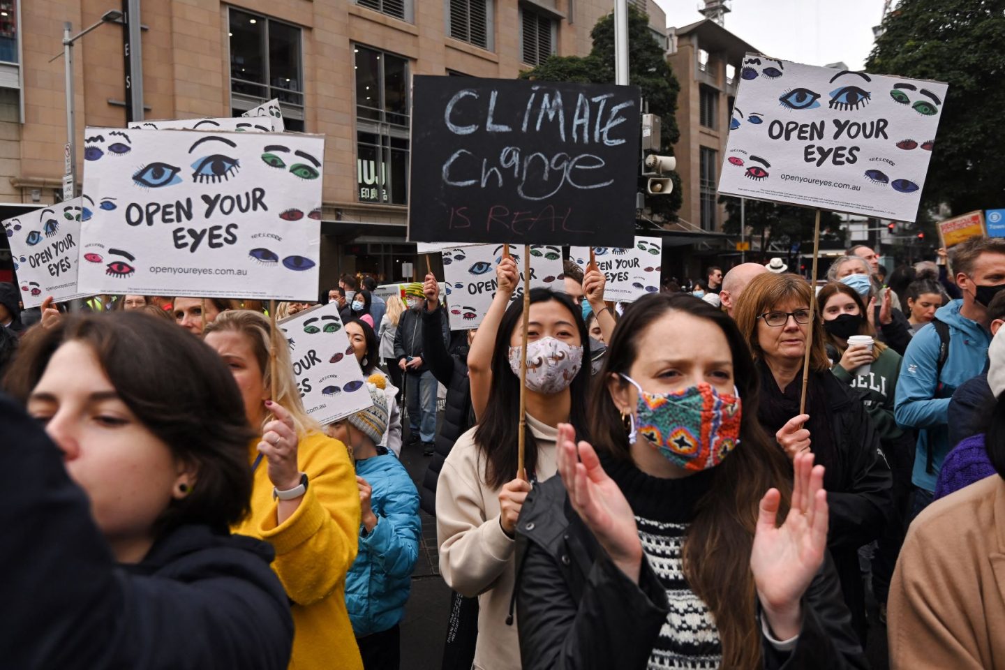Protesto de estudantes contra falta de ação do governo contra crise climática na Austrália: pesquisa mostra que ansiedade climática atinge maioria da juventude (Foto: Steven Saphore / Anadolu Agency /AFP - 21/05/2021)