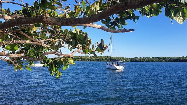 Barcos ao do mar em Santo André, onde será realizado o fórum sobre regeneração