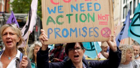 Protesto no Reino Unido, sede da COP26, pede ação aos governantes: movimento de ONGS teme encontro de países ricos e pede adiamento da conferência (Foto: David Cliff / Anadolu Agency / AFP - 23/08/2021)