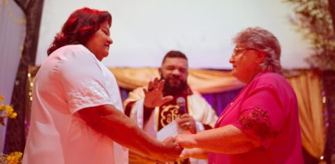 Elas se casaram em uma celebração religiosa com efeito civil oficiada pelo Reverendo Cristiano Valério, da Igreja da Comunidade Metropolitana de São Paulo.