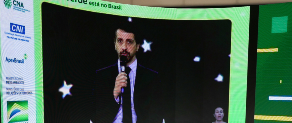 O ministro Joaquim Leite apresenta a nova meta climática do Brasil na COP26: sem ambição, Brasil de Bolsonaro no máximo regride a 2015 (Foto: Felipe Werneck/Observatório do Clima)