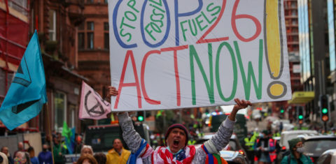 Protesto nas ruas de Glasgow contra combustíveis fósseis: países assinam acordo contra carvão na COP26 (Foto: Felipe Weneck / Observatório do Clima)