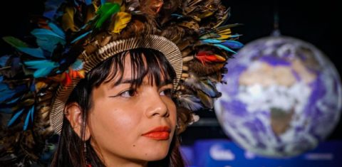 Txai Suruí na COP26: temor por sua segurança após perseguição por bolsonaristas dentro e fora do evento, sobretudo nas redes sociais ( (Foto: Ana Pessoa/Midia Ninja/CopCollab26)