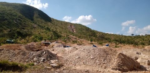 O panorama se altera com a ação dos garimpeiros. Foto Glycya Ribeiro