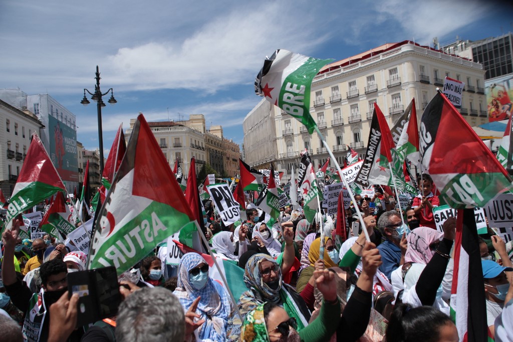 Manifestação em Madri pela liberdade do Sahara Ocidental, última colônia da África, considerada pelo Marrocos, parte de seu território (Foto: Javier Segovia /NurPhoto / AFP - 19/07/2021)