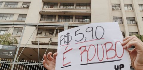 Protesto contra aumento de R$ 1,20 na passagem de trem no Rio: pressão adia reajuste mas mobilização continua (Foto: Casa Fluminense)
