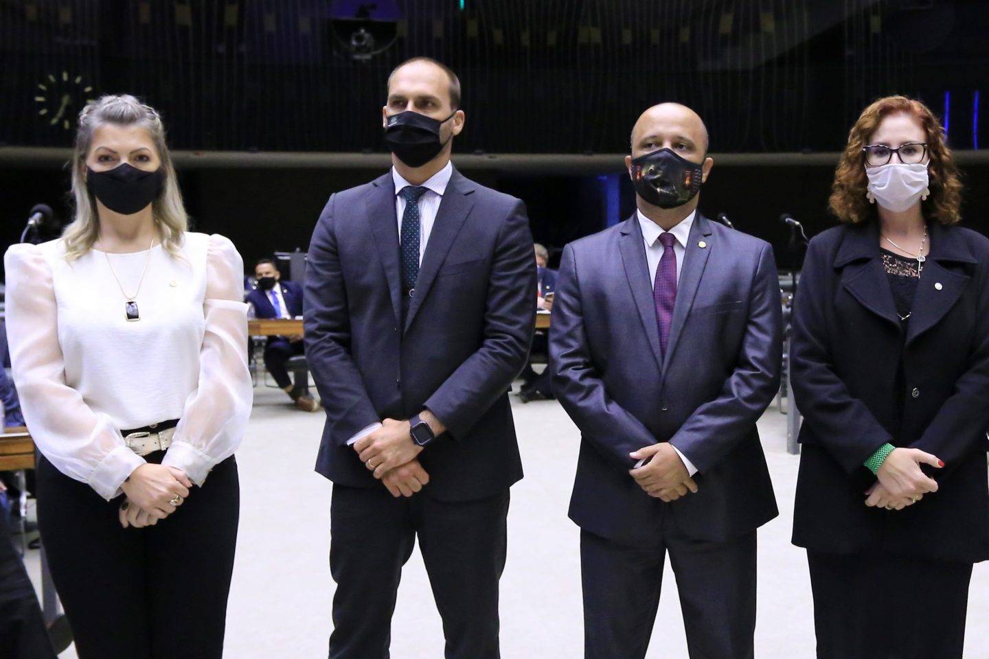 Carla Zambelli (à direita), ao lado da nova presidente da Comissão de Agricultura, Aline Sleutjes, e dos deputados Eduardo Bolsonaro e Major Vítor Hugo, todos do PSL: bancada bolsonarista em posições estratégicas (Foto: Michel Jesus/Câmara dos Deputados)