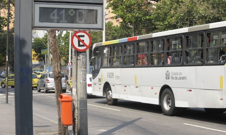 Rio, 41 graus: redução de árvores, o aumento do congestionamento e a explosão do concreto contribuíram para o aumento da temperatura média (Foto: Tomaz Silva/Agência Brasil)