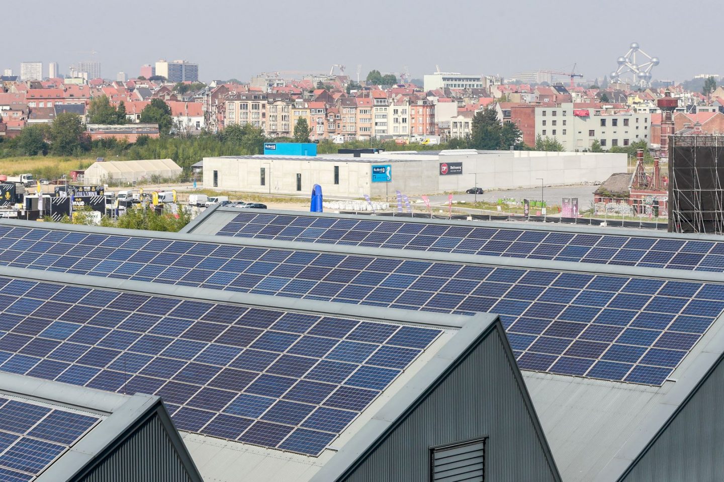 Painéis solares em terminal marítimo de Bruxelas: cidades em campanha por energia renovável (Stephanie Lecoqu/AFP - 16/09/2020)