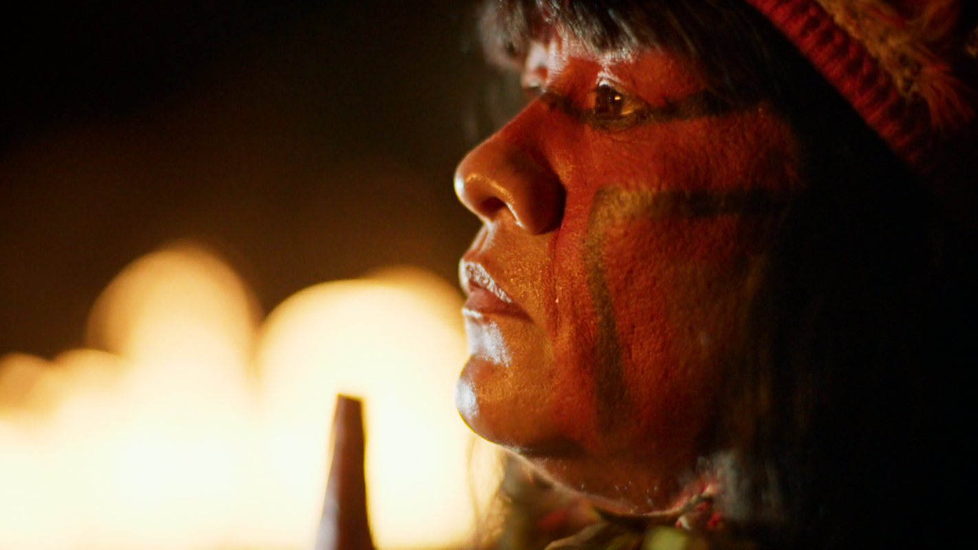 A líder indígena Valdelice Guarani Kaiowá, de Mato Grosso do Sul, no Falas da Terra: "A gente não quer mais cantar um canto de morte" (Foto: Igor Tripolli/TV Globo)