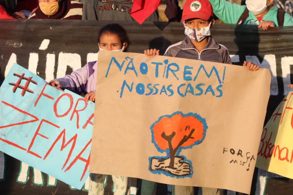 Crianças de acampamento do MST protestam contra despejo em Minas: conflitos no campo bateram recorde em 2020 (Foto: Comunicção/MST - 19/08/2020)