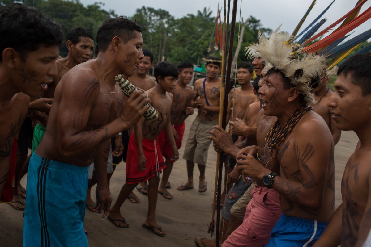 Reunião dos Waimiri-Atroari durante visita de deputados ao seu território em 2019: MP da Eletrobras inclui dispositivo para acelerar obra de linha de transmissão de energia sem autorização dos indígenas (Foto: Bruno Kelly/Amazônia Real)
