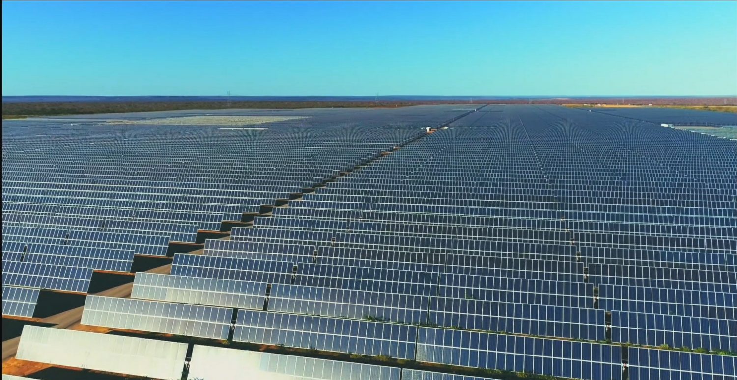 A Usina Solar Nova Olinda, no Piauí, com mais de 900 mil painéis solares: reciclagem de equipamentos é desafio para energia solar (Foto: Divulgação/Governo do Piauí)