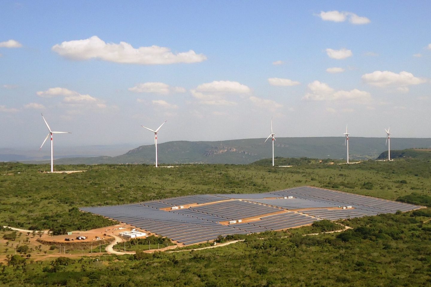 Complexo da Enel, onde já funcionam usinas eólica e solar, em Pernambuco onde vai funcionar também a Fontes dos Ventos II: Renner terá 170 lonas e centro de distribuição com energia gerada no complexo (Foto: Divulgação/Enel)