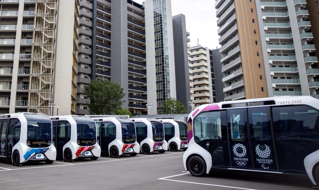 Carros elétricos e autônomos na Vila Olímpica de Tóquio: organizadores prometem jogos mais verdes da história (Foto: Behrouz Mehri/AFP)