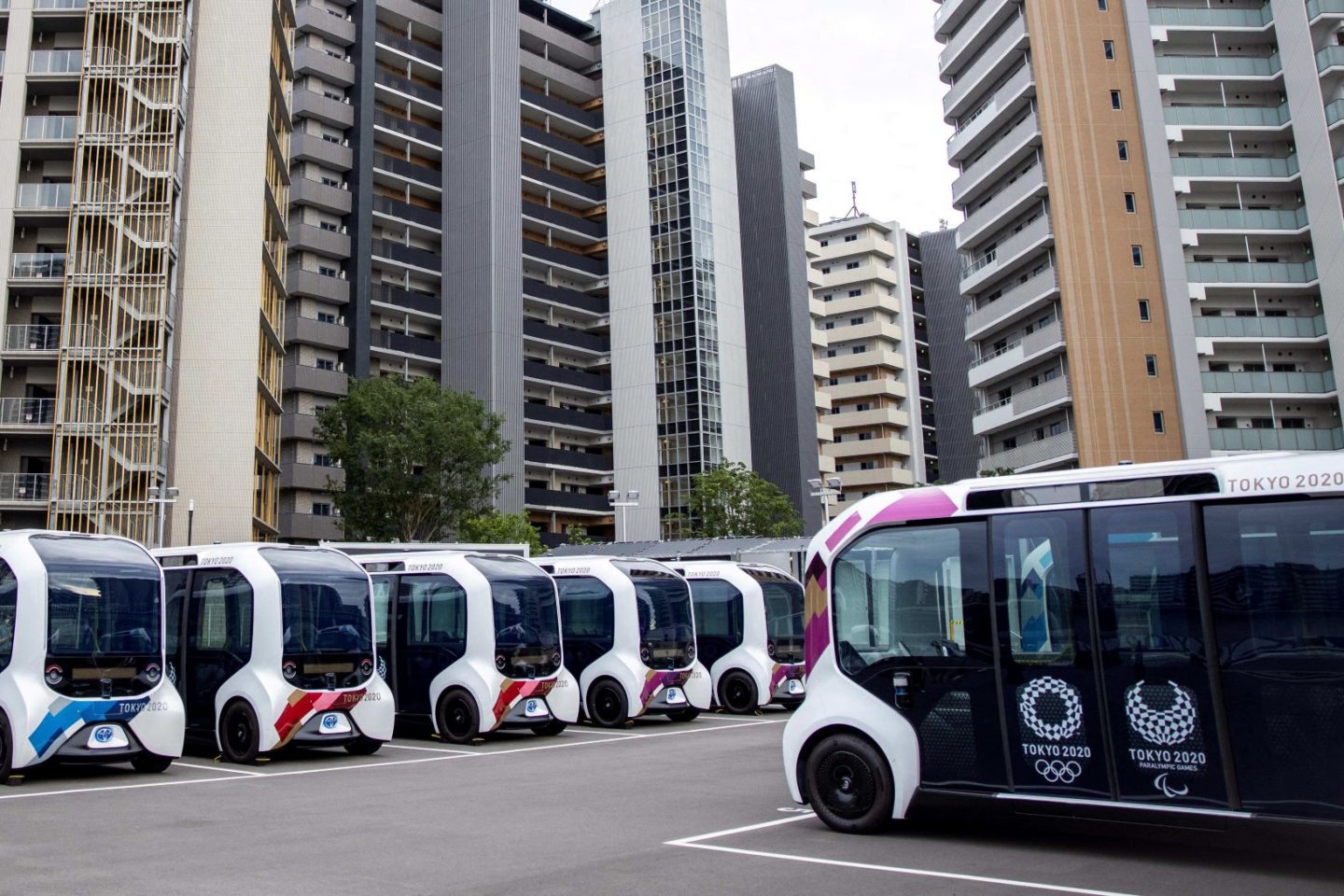 Carros elétricos e autônomos na Vila Olímpica de Tóquio: organizadores prometem jogos mais verdes da história (Foto: Behrouz Mehri/AFP)