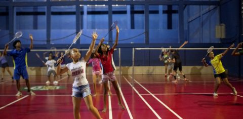 Crianças e jovens em treinamento nas quadras da Miratus: projeto social em favela do Rio já revelou medalhistas pan-americanos e atletas olímpicos (Foto: Lucas Landau)