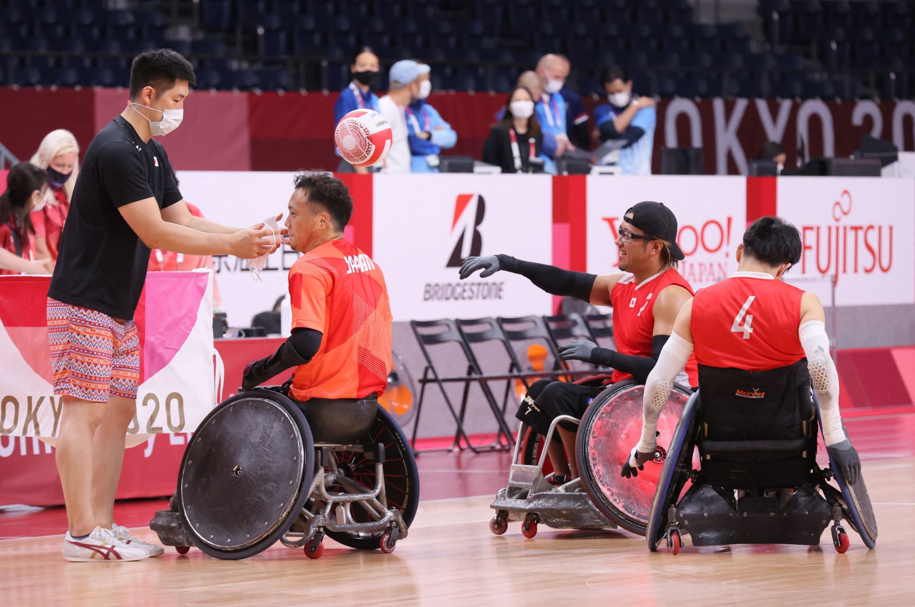 Pausa no treinamento da seleção japonesa de basquete em cadeira de rodas: atletas amputados são mais suscetíveis ao calor (Foto: Shuhei Yokoyama / Yomiuri Shimbun / AFP)