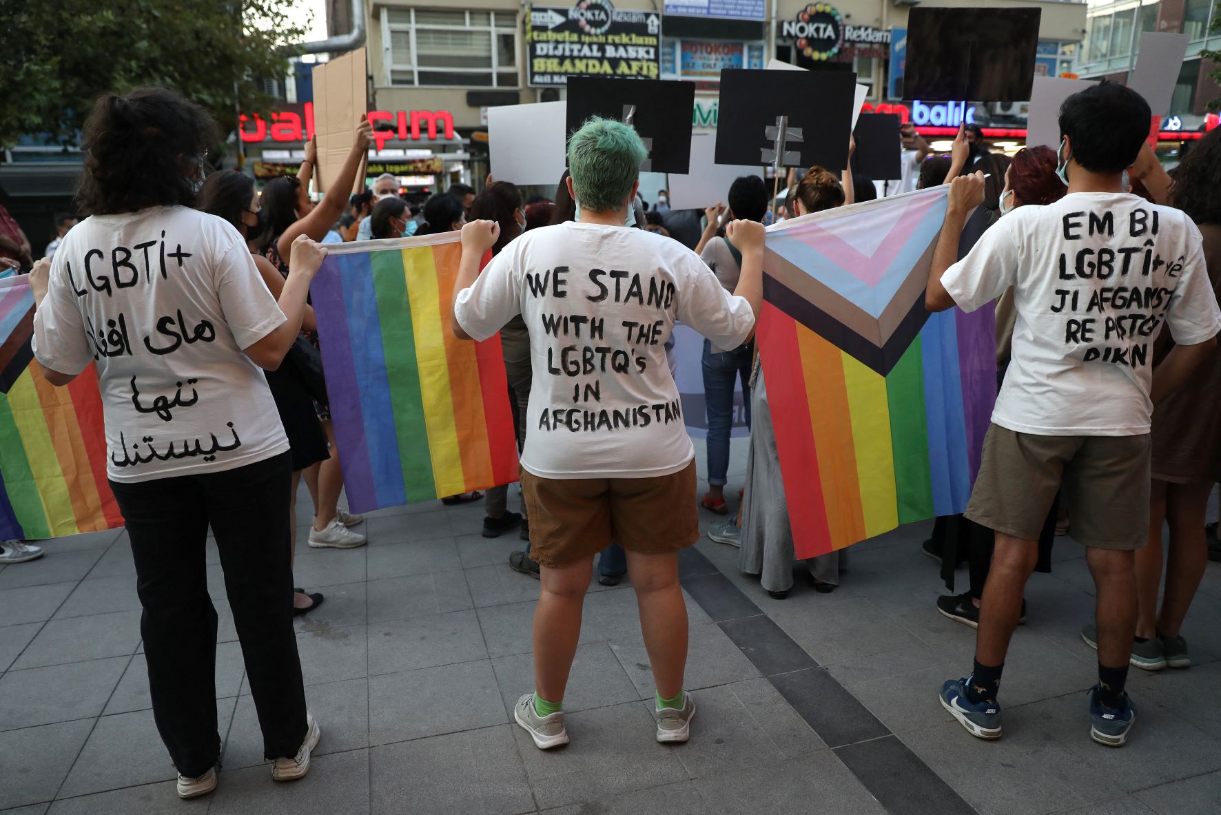 Mulheres LGBT+ são alvo duplo do Talibã