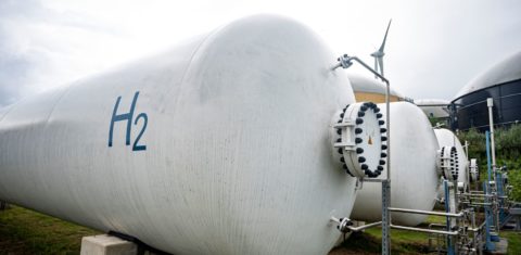 Tanque em planta de energia em Brandenburg, na Alemanha, onde hidrogênio verde é produzido por energia eólica: projetos para combustível no Nordeste do Brasil (Foto: Fabian Sommer / dpa / AFP - 28/08/2021)