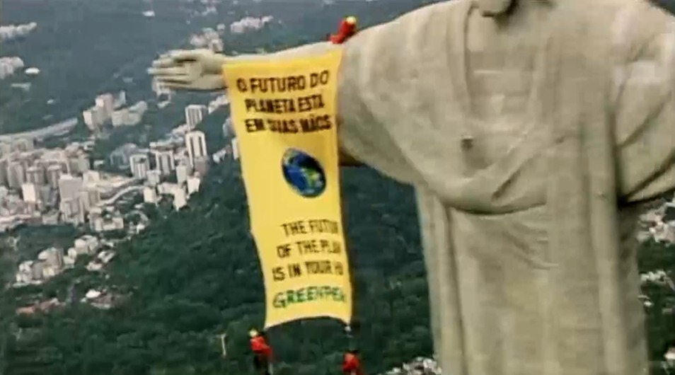 Greenpeace no Rio-92. Frame do filme "A história do Greenpeace"