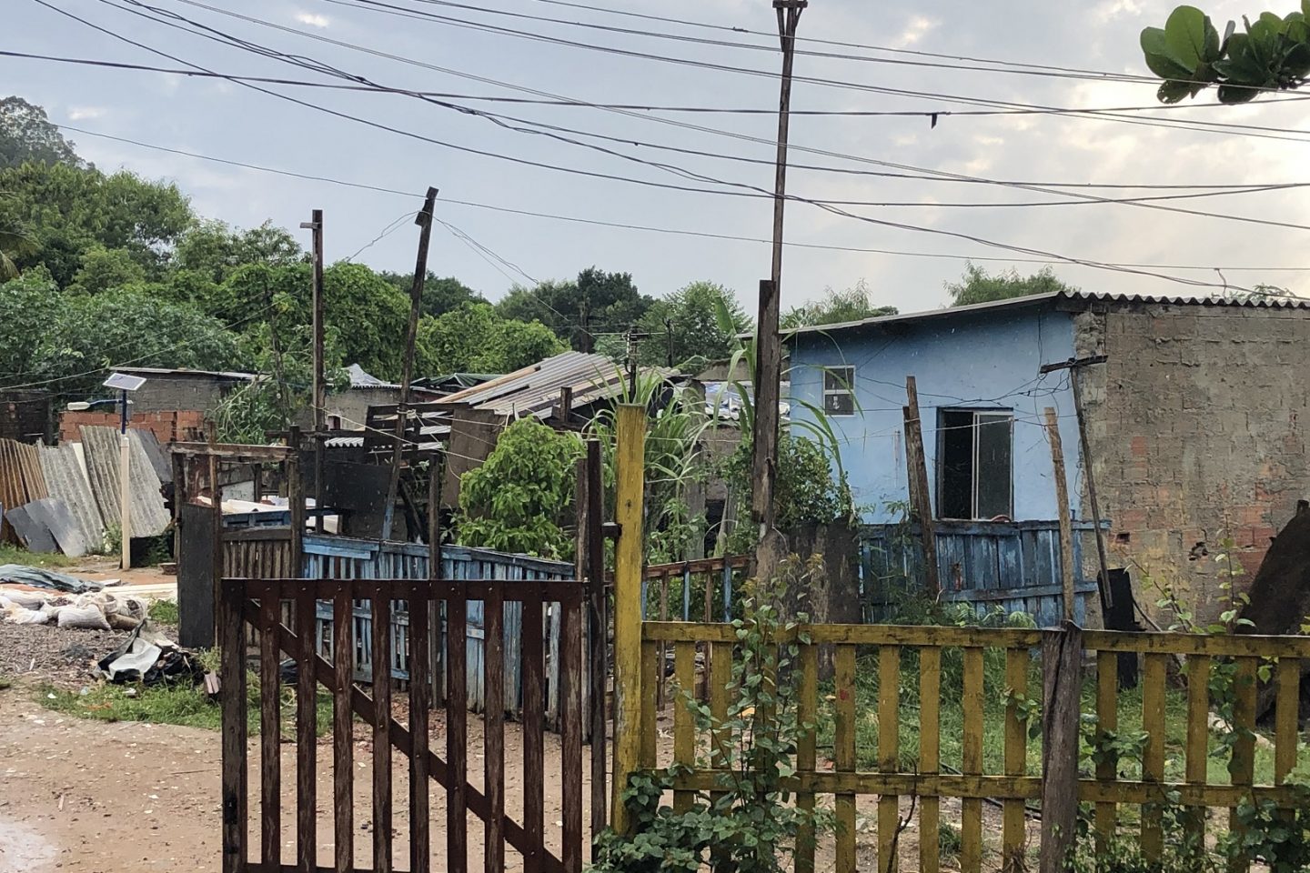 Comunidade de Quatro Rodas, em Caxias, não tem sequer fiação para receber fornecimento de energia. Foto Igor Soares. Março/2021