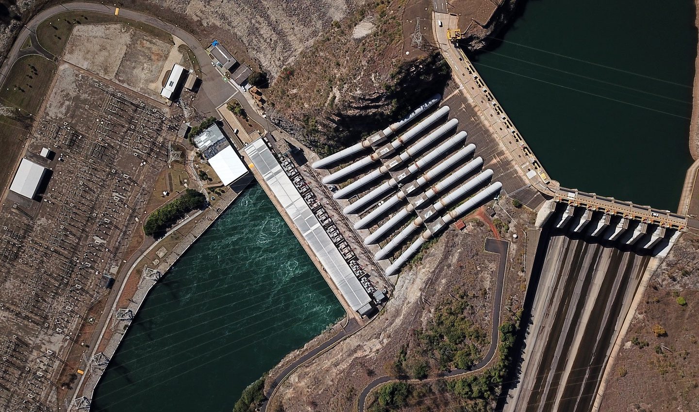 Vista área da barragem de Furnas, em Minas Gerais. O Brasil é um dos países mais atrasados do mundo em termos de eficiência energética. Foto Douglas Magno/AFP. Julho/2021