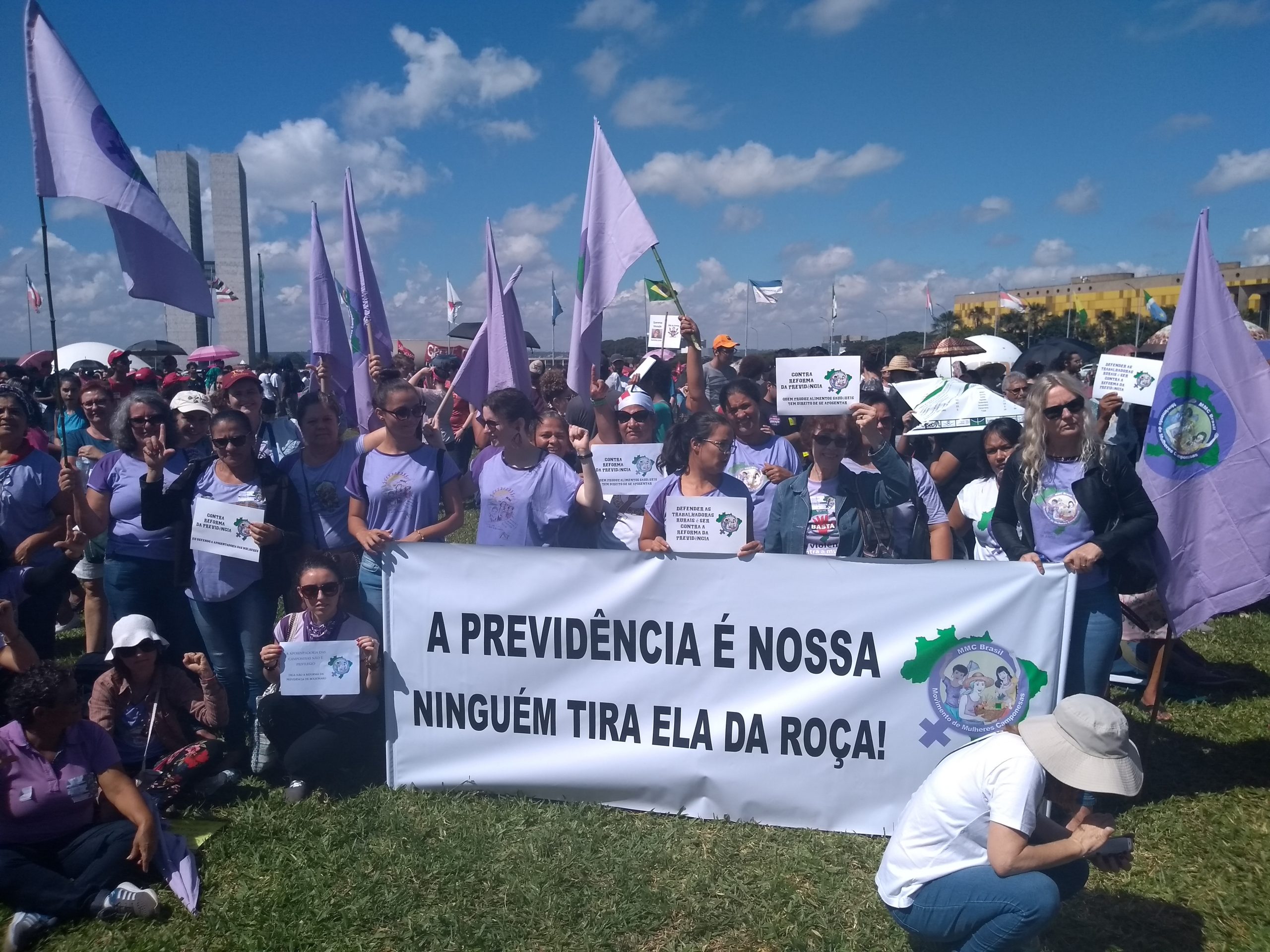 Manifestação do Movimento das Mulheres Camponesas em Brasília durante a tramitação da Reforma da Previdência, em 2017: luta por direitos (Foto: MMC / Divulgação)