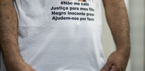 Parente de Lenon Seixas pede justiça para o jovem, preso de maneira irregular. Foto: André Porto/Ponte Jornalismo