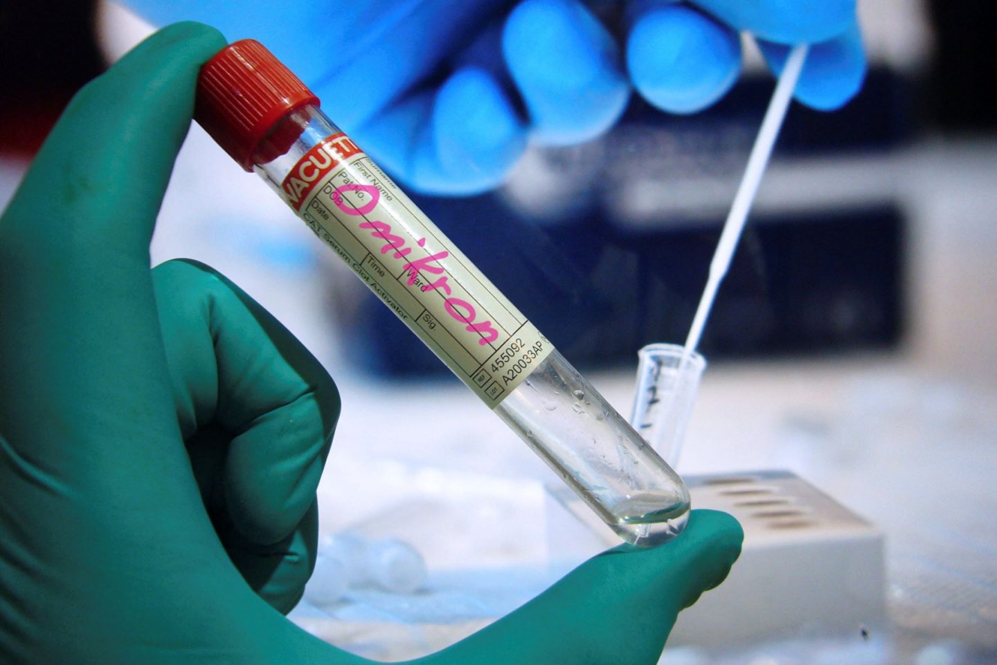 Teste para a variante Ômicron na Alemanha: para imunologista, esta pode ser a última variante "de preocupação" do nov o coronavírus (Foto: Frank Hoermann / Sven Simon / dpa / AFP)