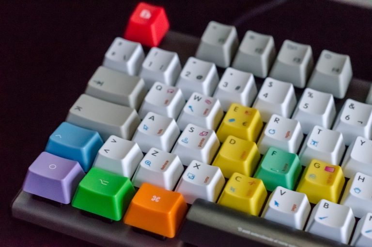 O teclado mecânico é uma alternativa durável e amiga do meio ambiente. Foto Juan Gomez/Unsplash