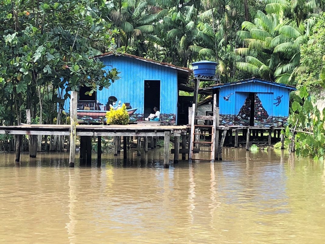 Street River Amazônia: fachada de casa ribeirinha na Ilha do Combu, no Pará
