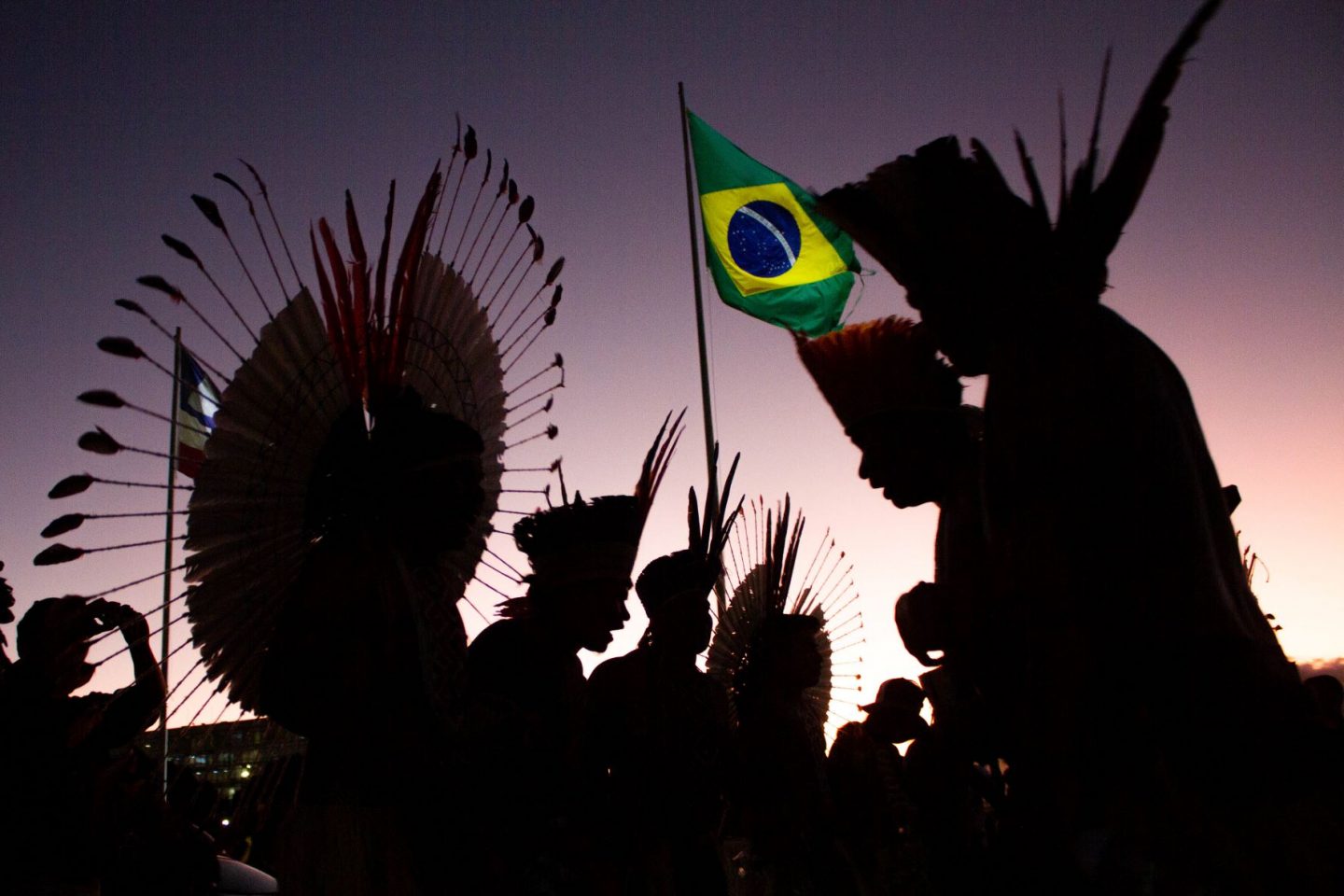 ndígenas em manifestação na Praça dos Três Poderes: construção de protagonismo com Acampamento Terra Livre e outras ações (Foto: Fernanda Pierucci)