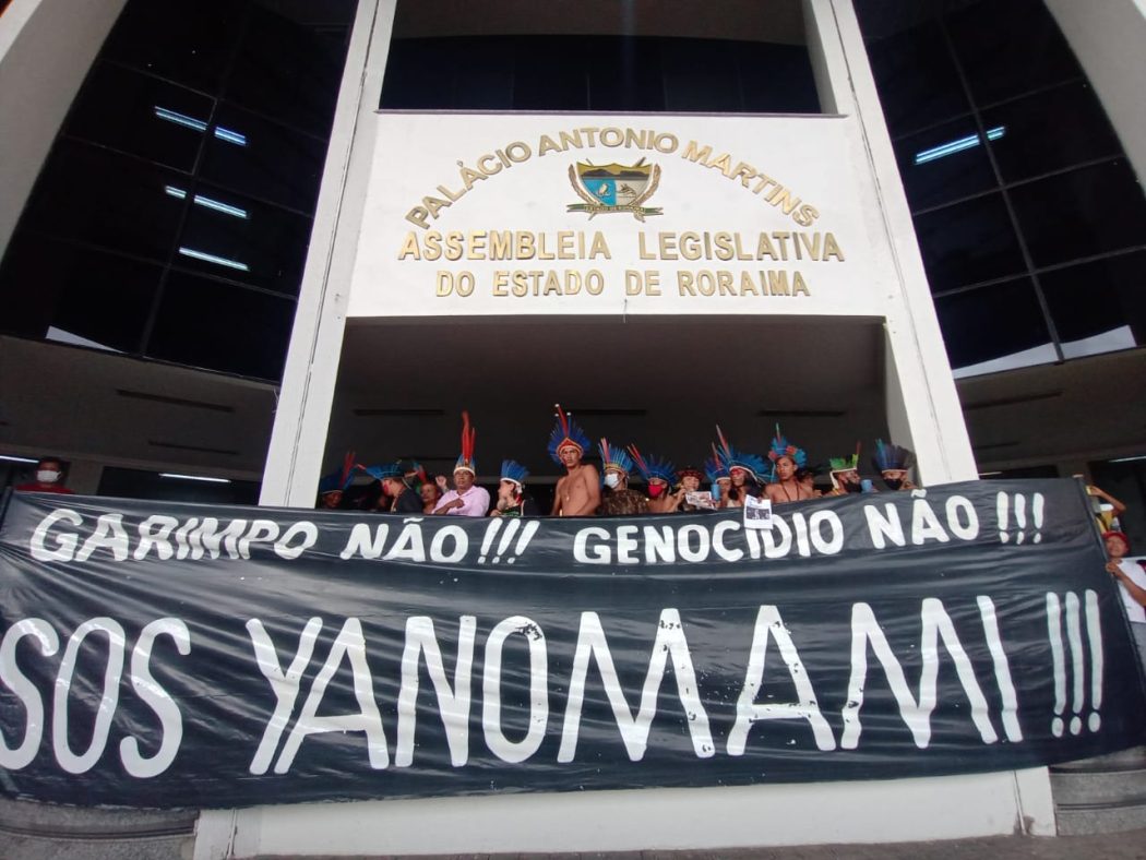 Protesto dos indígenas em Boa Vista (RR) contra invasão da Terra Yanomâmi: mais um ano de Bolsonaro, mais um ano de ameaças aos povos originários (Foto: Caíque Souza / Conselho Indigenista de Rondônia-CIR - 13/04/2022)
