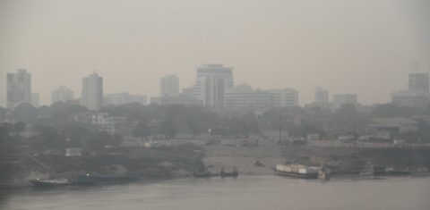 Fumaça de queimadas encobrem Porto Velho, Rondônia, cidade com a pior qualidade do ar entre as analisadas no Brasil: relatório alerta para incêndios florestais e desmatamentos (Foto: Ésio Mendes / Governo de Rondônia)