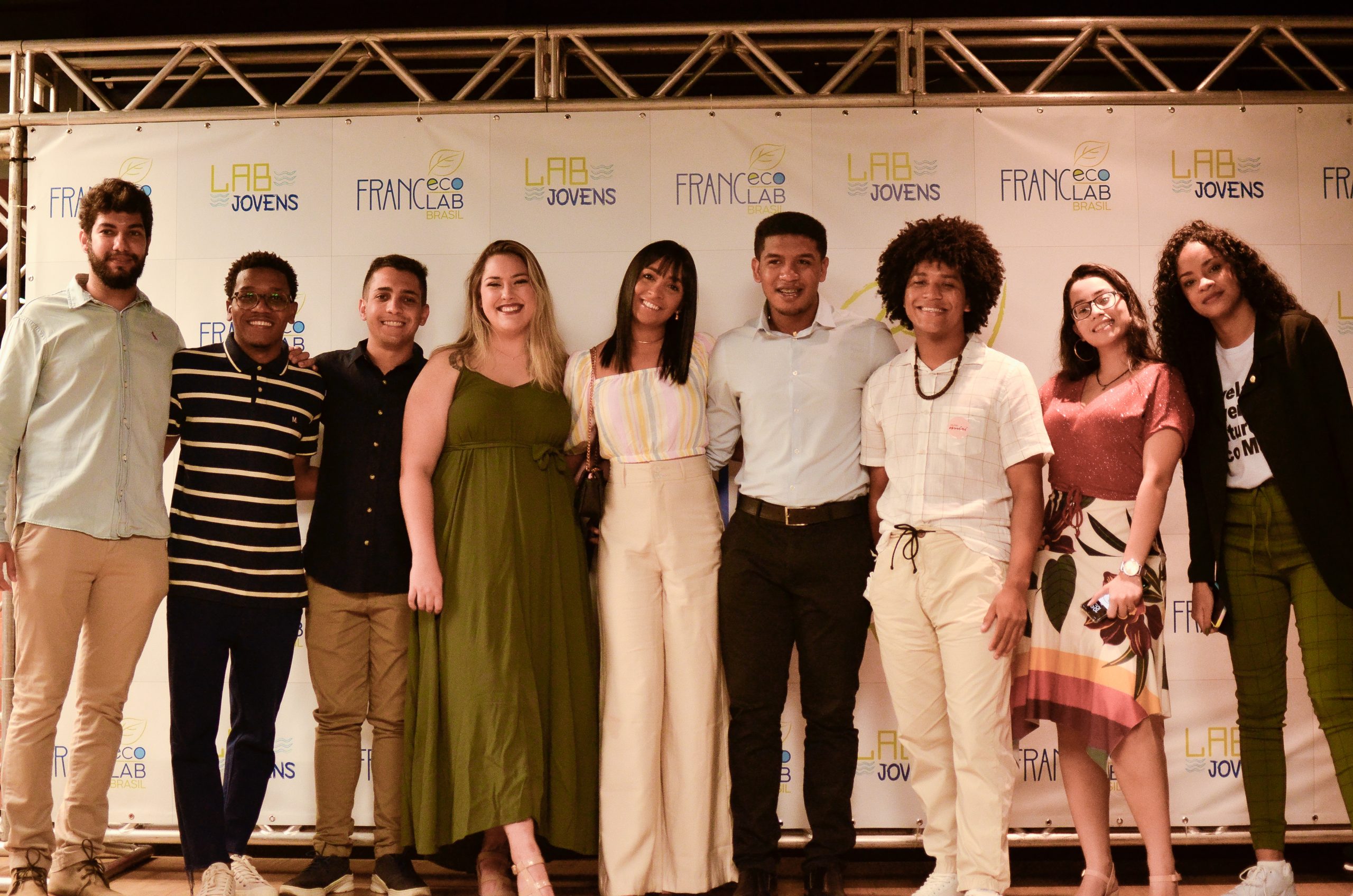 Finalistas do Lab Jovem, do FrancEcoLab, no encontro para premiação no Rio: objetivo de criar rede de ativistas ambientais (Foto: Divulgação/Embaixada da França)