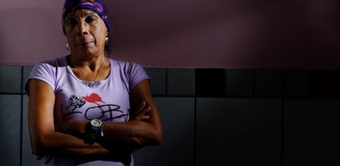 Fundadora da Associação Lúpicos Organizados da Bahia (Loba), Jacira Santana testemunha discriminação e desinformação: mulheres negras e da periferia são 85% dos atendimentos da instituição (Foto: Rafael Martins)